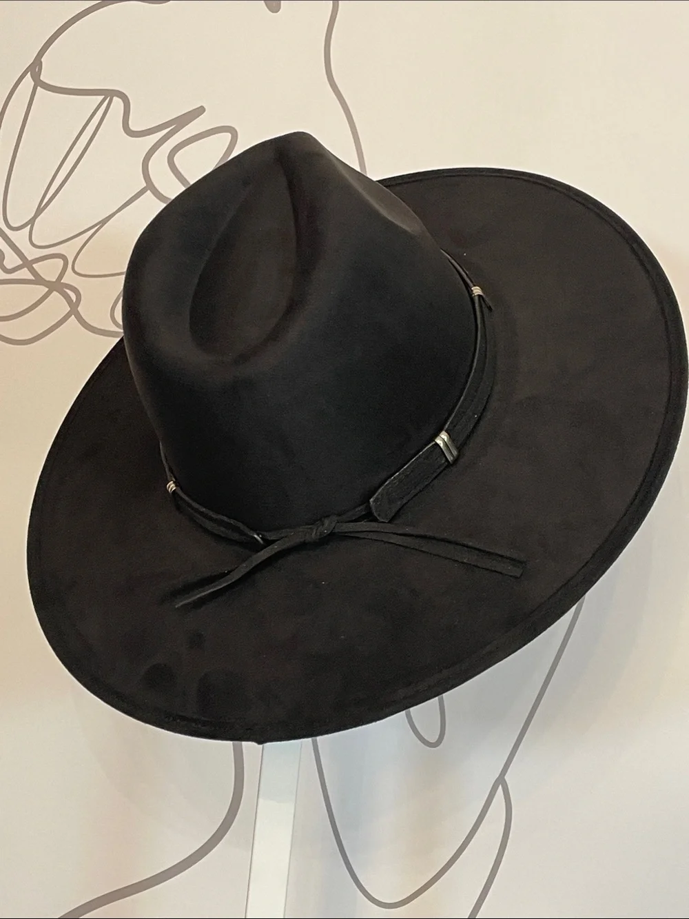 Wide-Brim Fedora in Black with Subtle Tie Band O/S